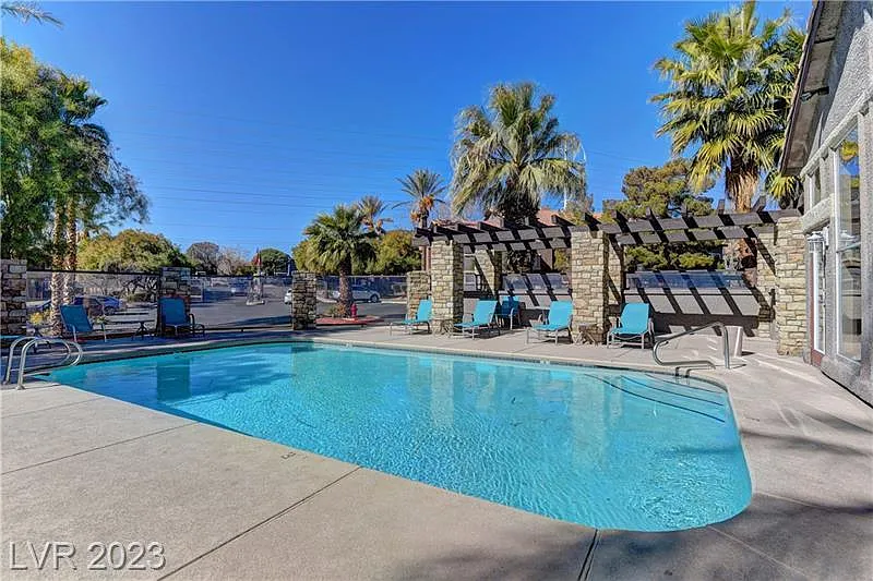 2 bed, 965 sqft, $1,295 — Photo 4