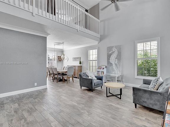 5th image of 1340 Fairfax Cir E