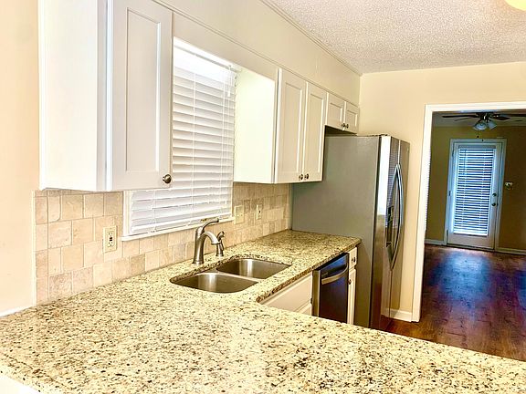 4th image of 9 Ashford Cir