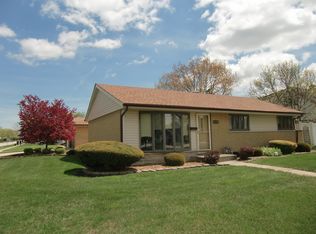 8825 Southfield Dr, Bridgeview, IL 60455
