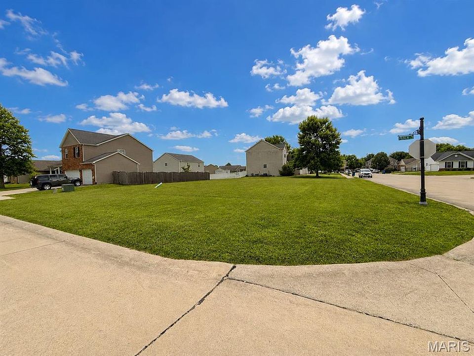 2nd image of 608 Joyce Ln
