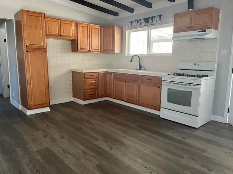 301 E J St — Photo 9