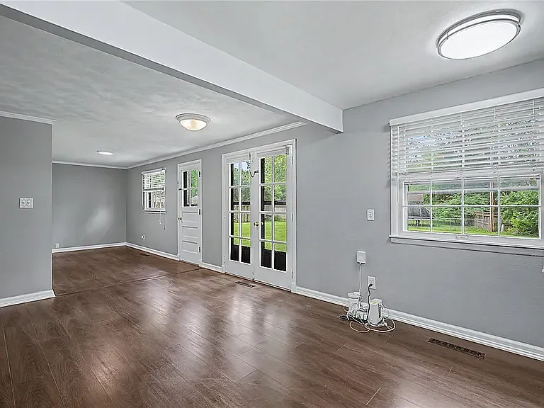 154 Tuxworth Rd — Photo 4