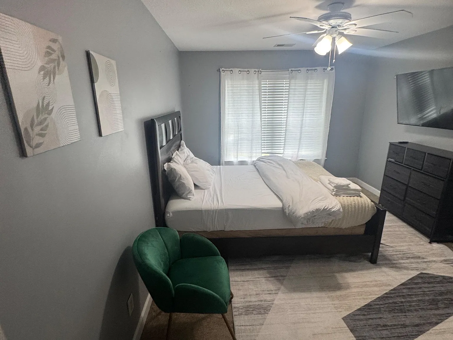 4 bed, 2.0 bath, 1976 sqft, $1,481 — Photo 1