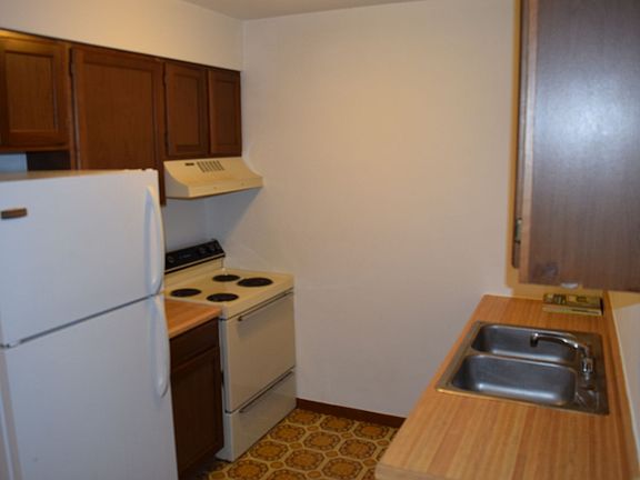 3rd image of 3121 W 40th St #2
