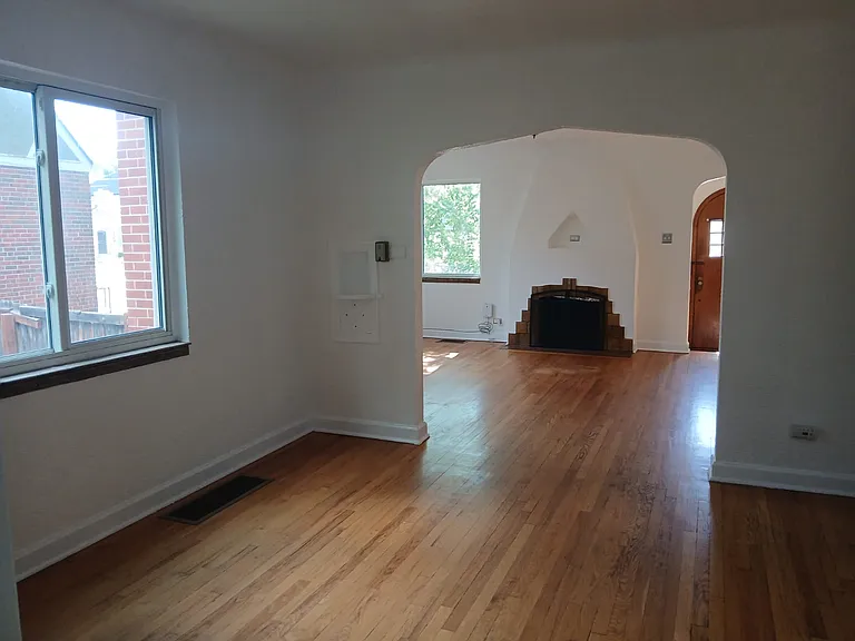 4558 Hooker St — Photo 2