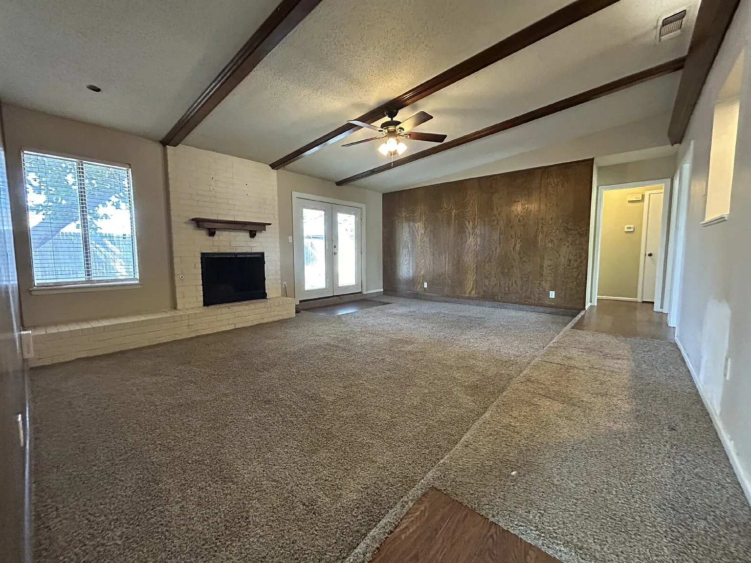 3 bed, 2.0 bath, 1375 sqft, $1,300 — Photo 2