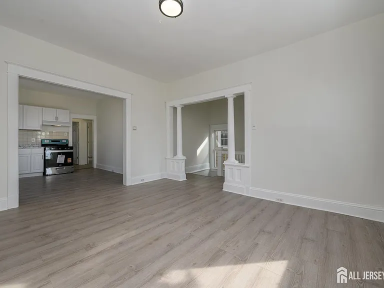 377 Delavan St #2 — Photo 3