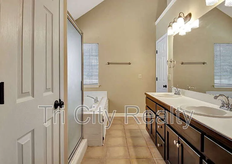 49 Montrose Ln — Photo 68