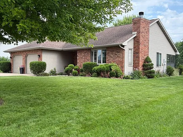 8564 Royal Oaks Dr, Peosta, IA 52068