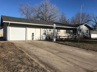 805 W Park Ave, Plainview, NE 68769