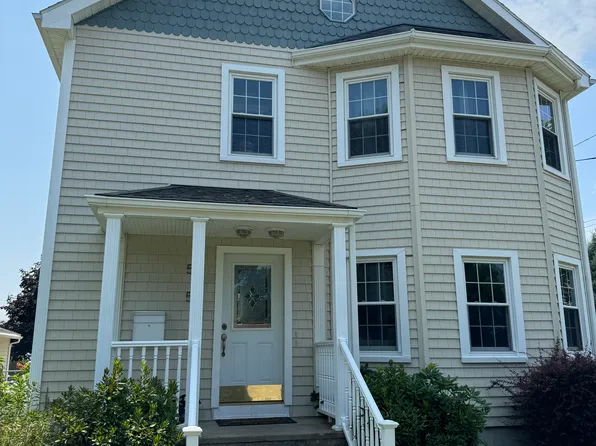 53 Pettaconsett Ave, Warwick, RI 02888