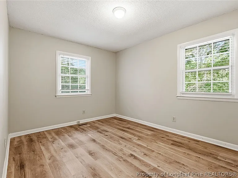 1902 Paisley Ave — Photo 16