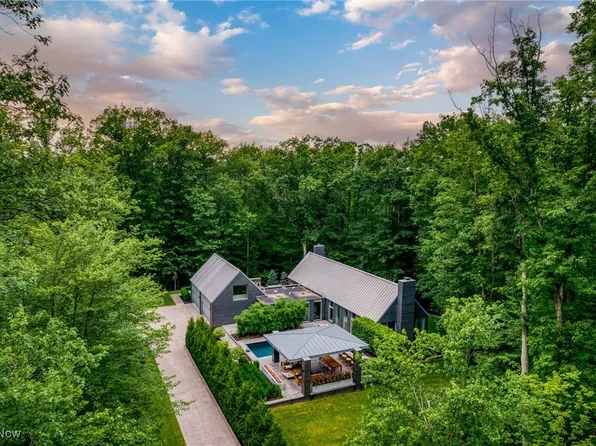 6030 Deer Run Dr, Hunting Valley, OH 44022