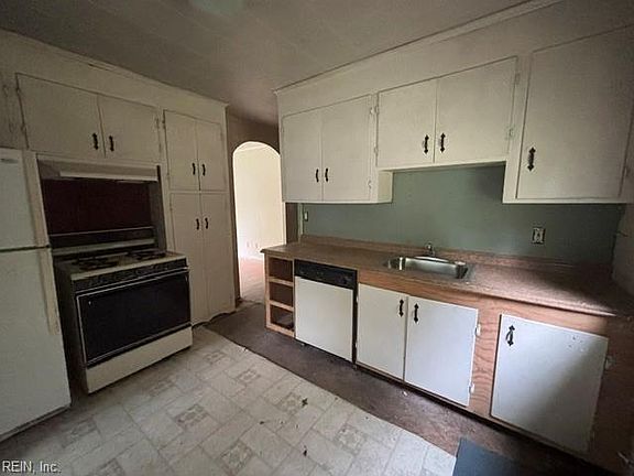 2nd image of 262 Red Mens Hall Rd