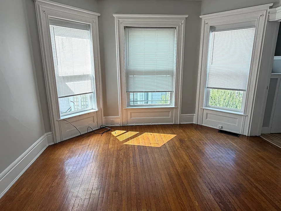 66 Tompkins St #5