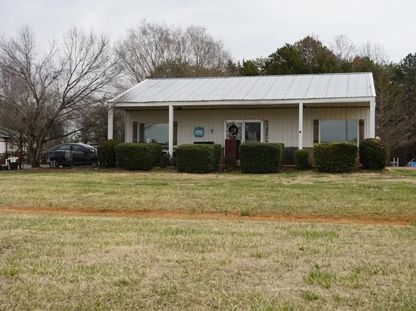 2004 Sugartown Rd, Yadkinville, NC 27055