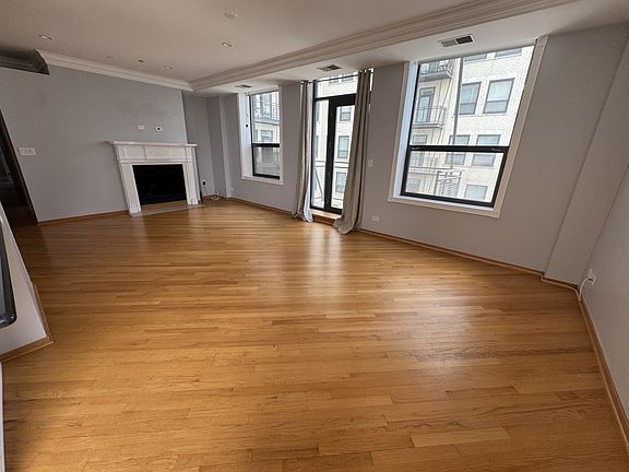 4th image of 910 S Michigan Ave APT 1615