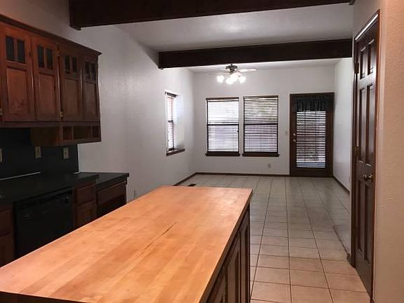 Huge dining area off kitchen, levolor blinds, door to back p