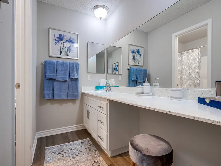 Villa Creek Apartments — Photo 18
