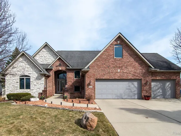 5271 Wyndemere Sq, Swartz Creek, MI 48473