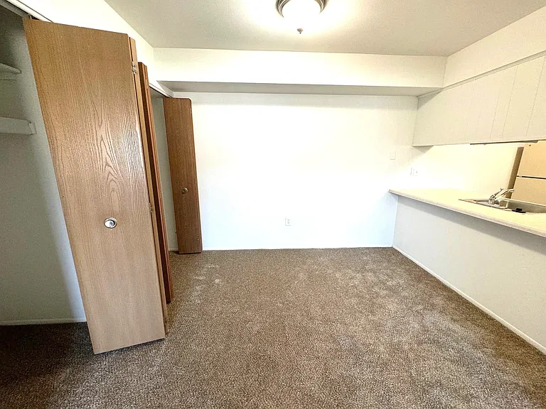 Charter Oaks Apartments — Photo 108