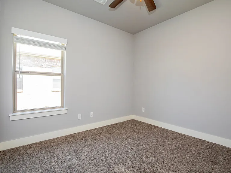 214 Alder St — Photo 10