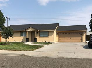 4856 E Spirea Ct, West Richland, WA