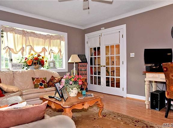 4th image of 32 Falmouth Dr