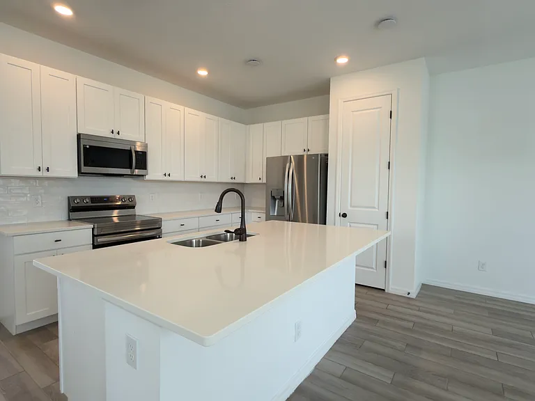 815 Longboat Dr — Photo 5