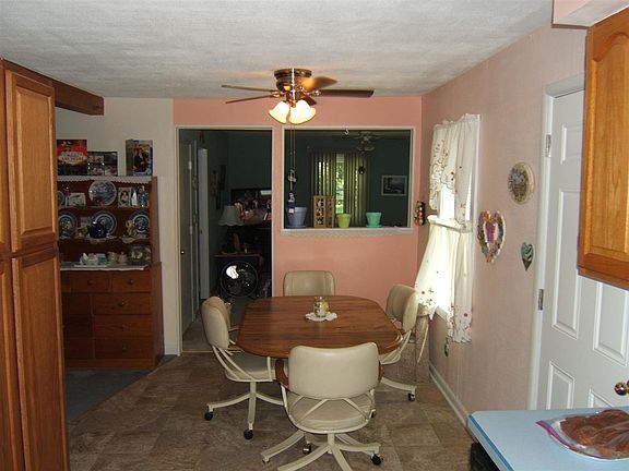 4th image of 210 N Pecatonica St
