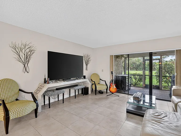 21211 Lago Cir #C — Photo 16