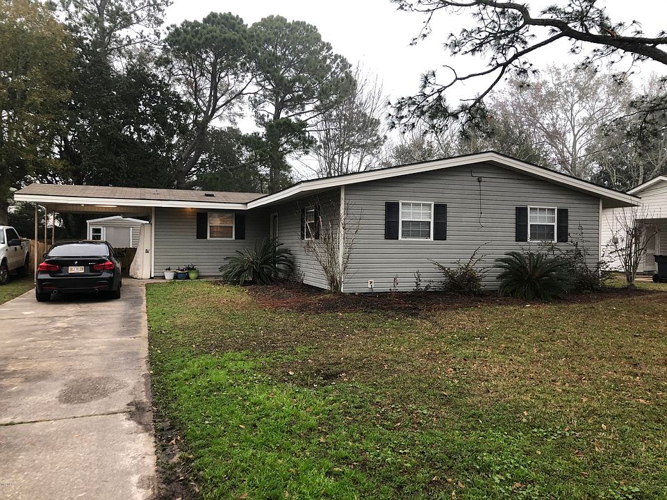 1st image of 2705 Pinewood Dr