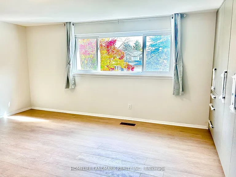 18 Summerfeldt Cres — Photo 11