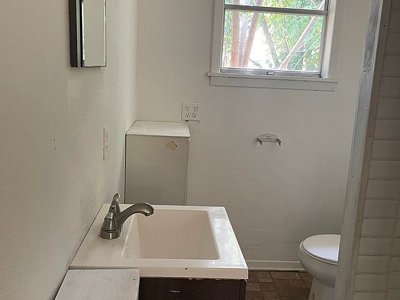 5th image of 318 Martin Luther King St