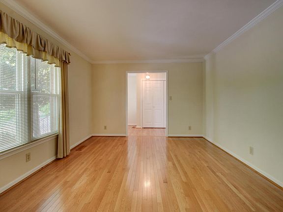 5th image of 711 W Carrollton Ave