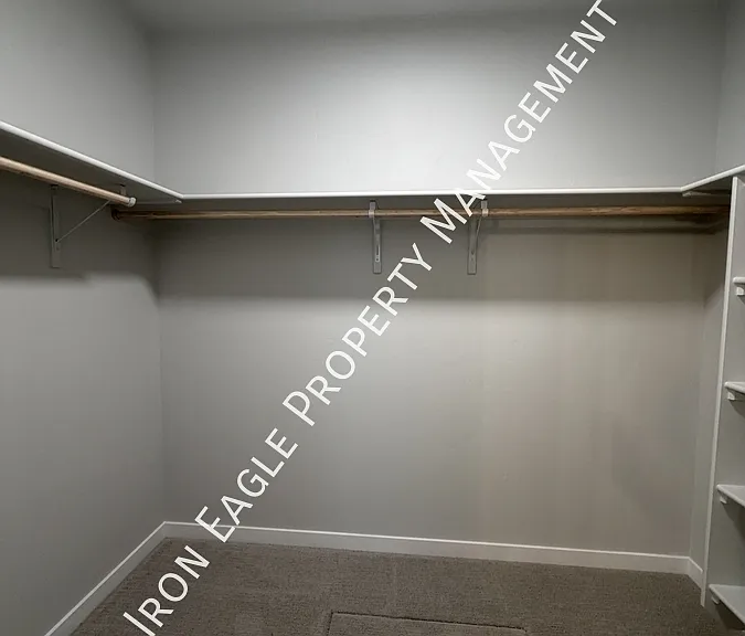 1086 Woods Bog Ct — Photo 11