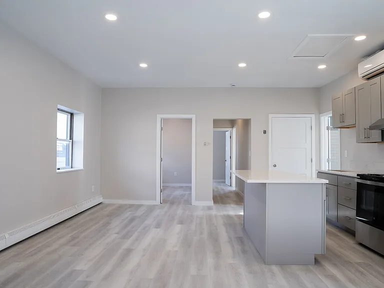 4001 Broadway #2 — Photo 4
