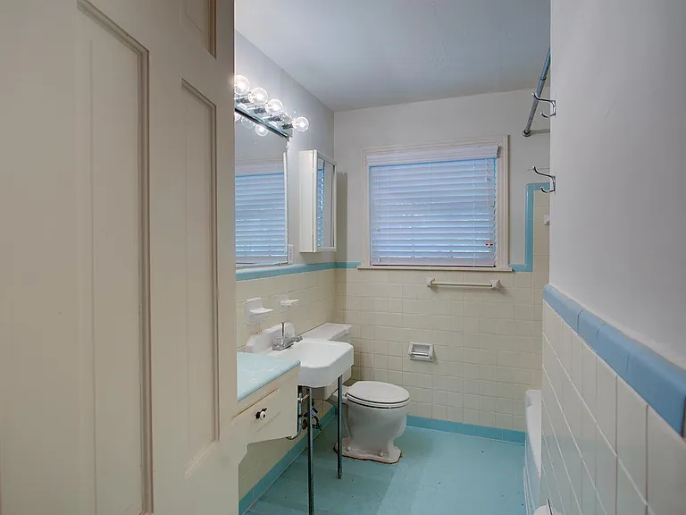 6255 Saint Moritz Ave — Photo 11