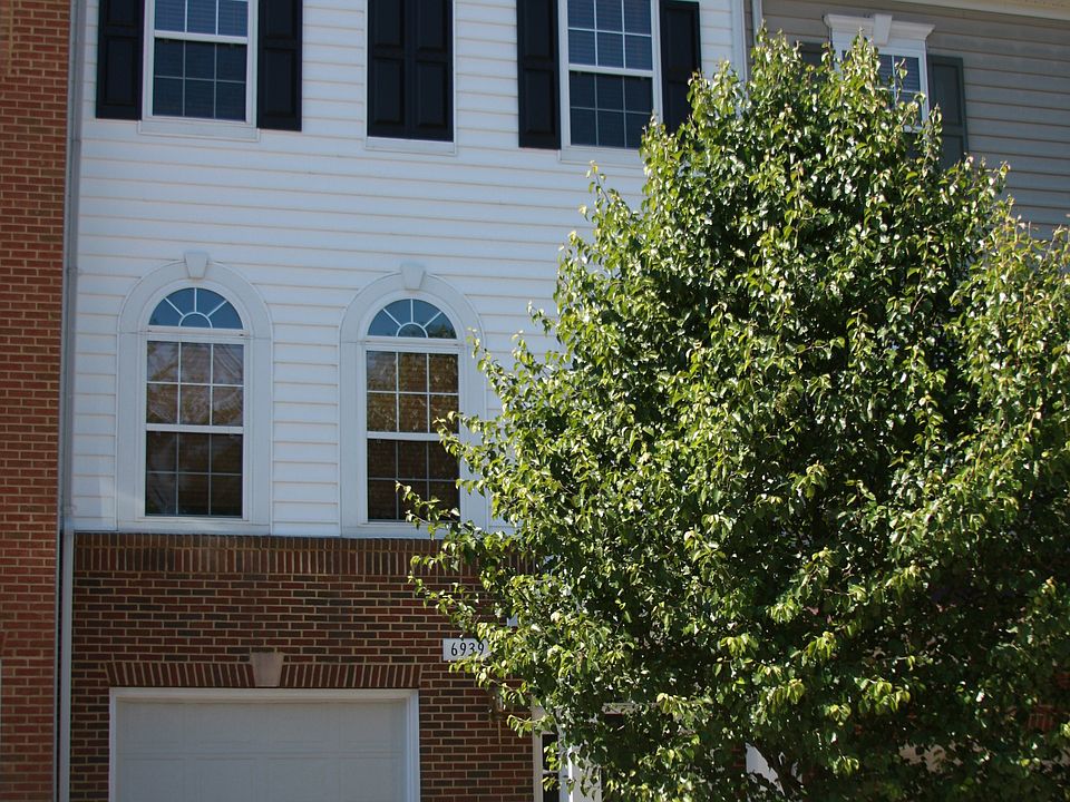 6939 Front of House