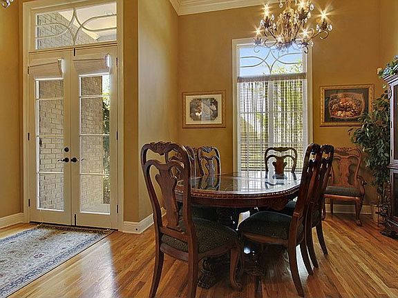 FORMAL DINING