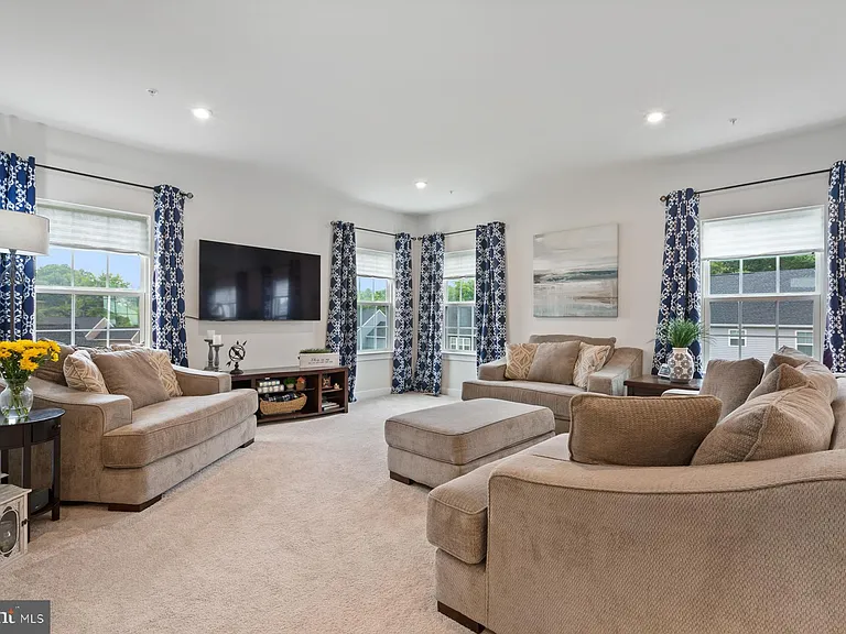 8378 Legacy Cir — Photo 6