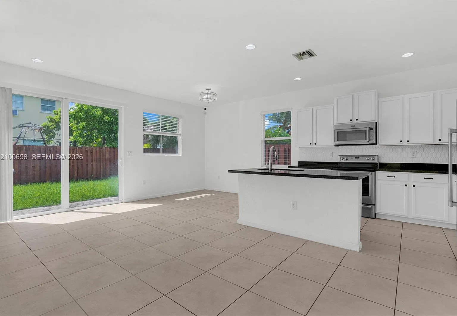 3 bed, 1640 sqft, $3,000 — Photo 4