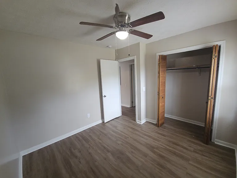 5727 Lexington Dr — Photo 29