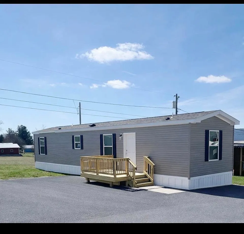 2 bed, 1.5 bath, 900 sqft, $1,050 — Photo 1