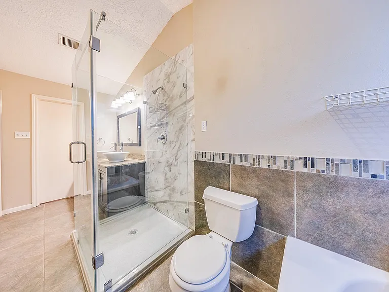 1018 Memorial Village Dr #124 — Photo 18
