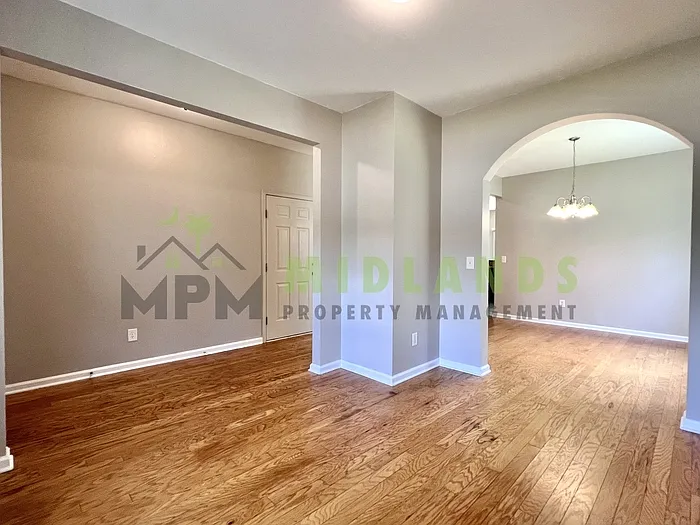 464 Edenhall Dr — Photo 5