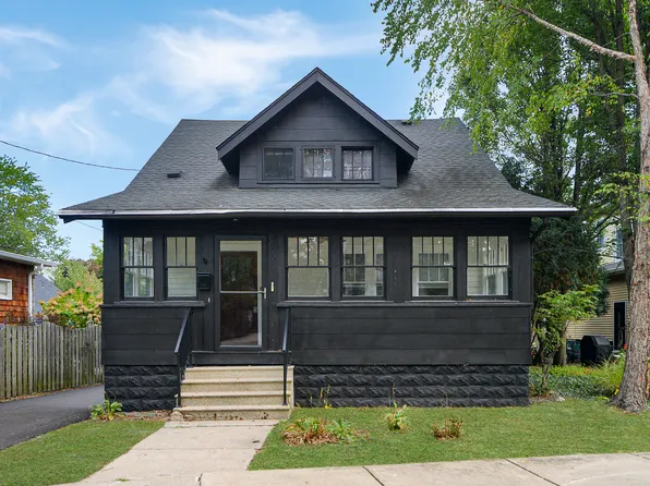 724 S 5th St, St Charles, IL 60174