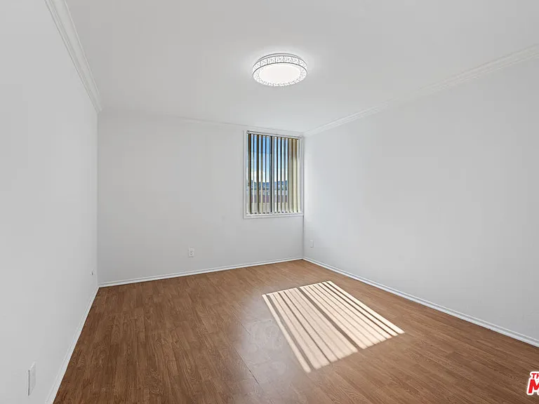 5325 Newcastle Ave #312 — Photo 9