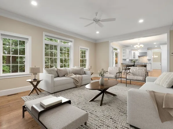 78 Hunnewell St, Wellesley, MA 02481